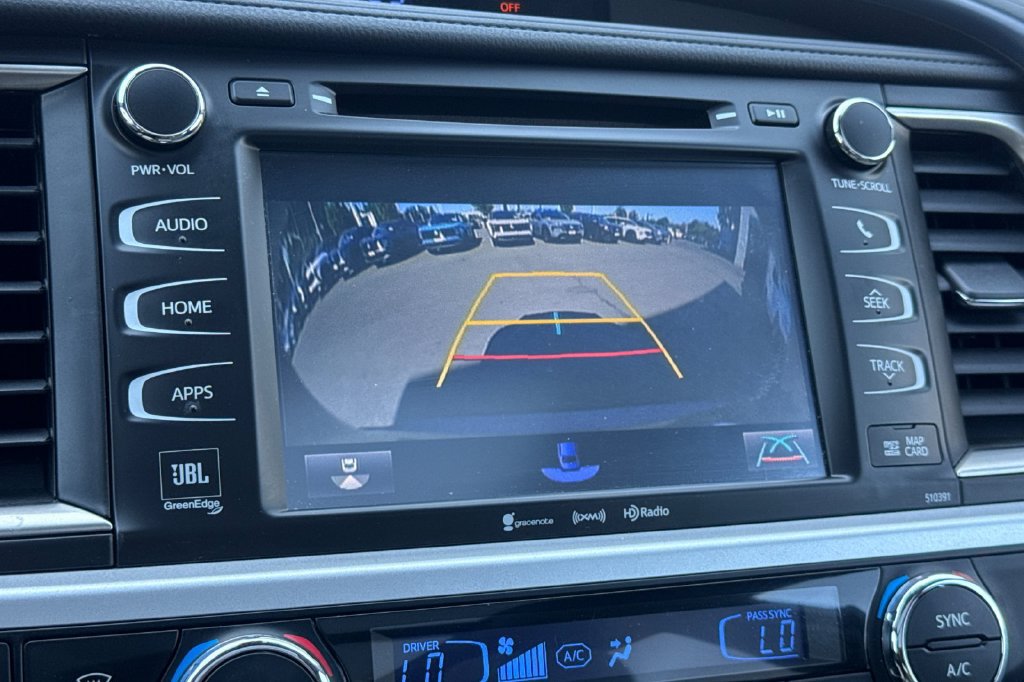 Used 2019 Toyota Highlander Limited Platinum AWD/4WD image 19