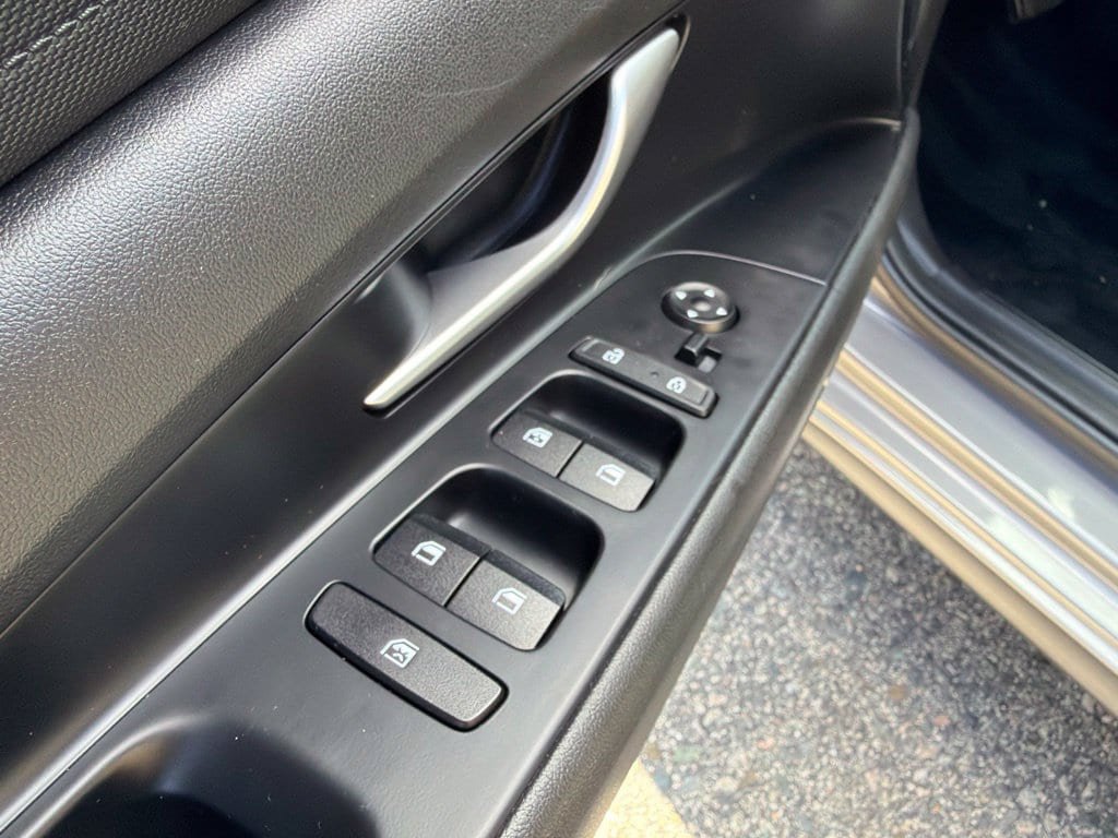 Used 2021 Hyundai Elantra SEL FWD image 14