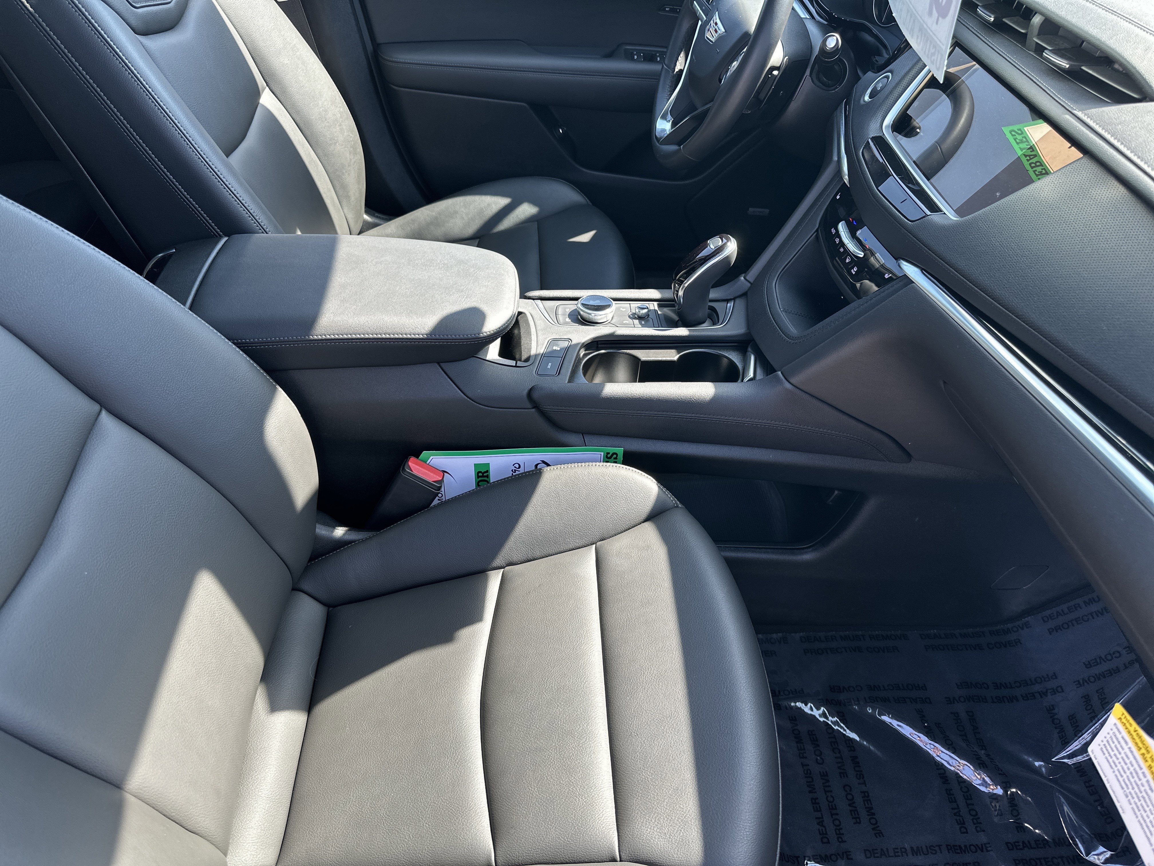 New 2025 Cadillac XT6 Luxury image 8