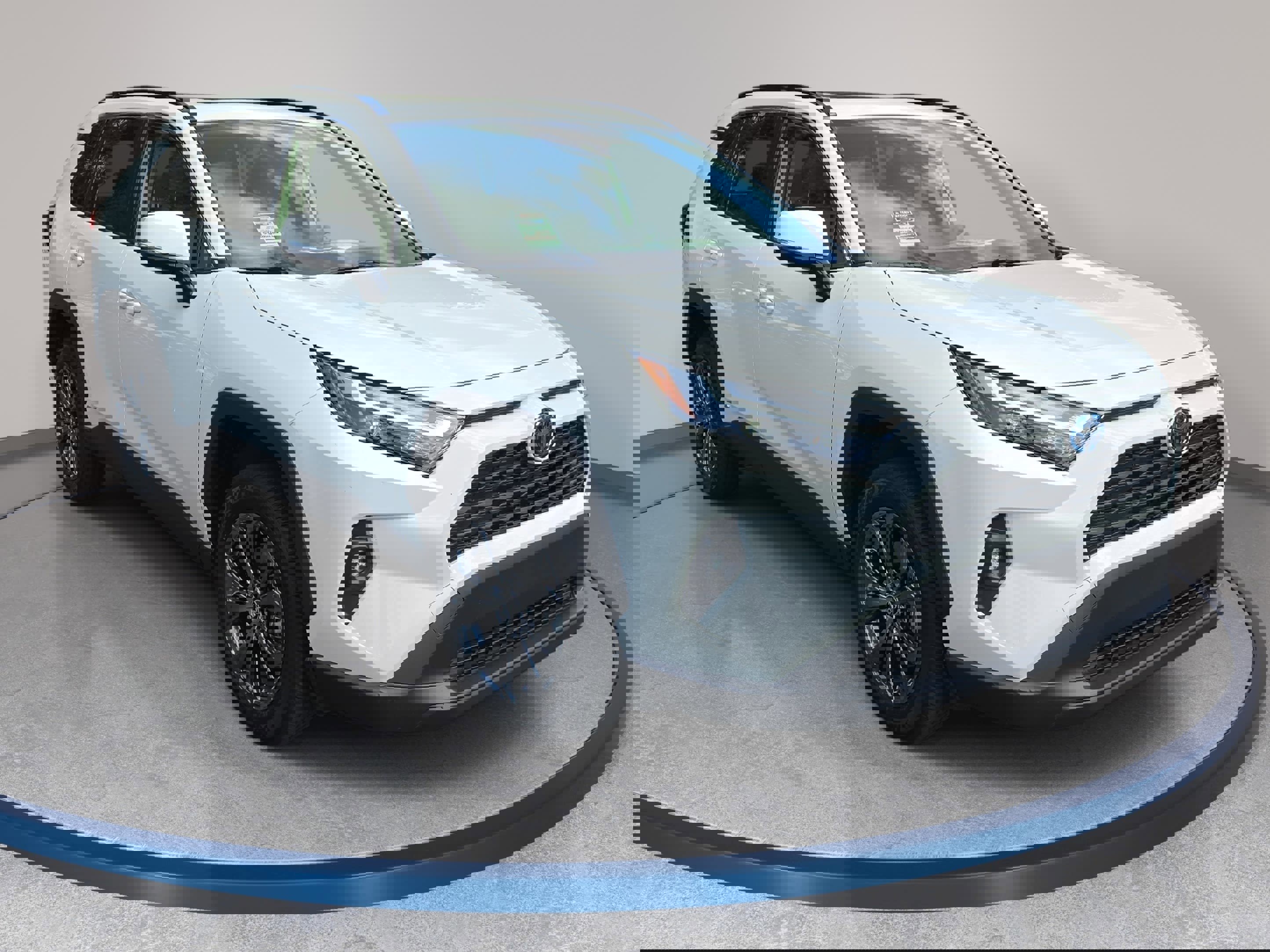 Used 2022 Toyota RAV4 XLE Premium image 3