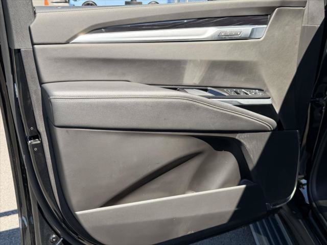 Used 2025 Cadillac Escalade ESV Sport AWD/4WD image 18