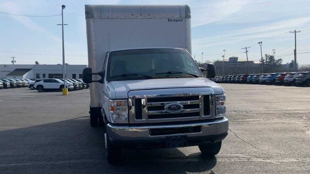 Used 2017 Ford E-450 and Econoline 450 Super Duty w/ Power Windows & Locks Group RWD image 3