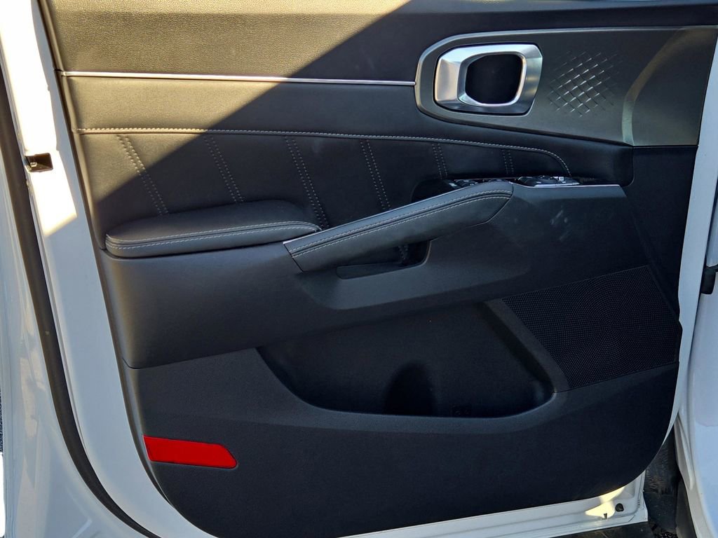 Certified 2023 Kia Sorento SX image 16