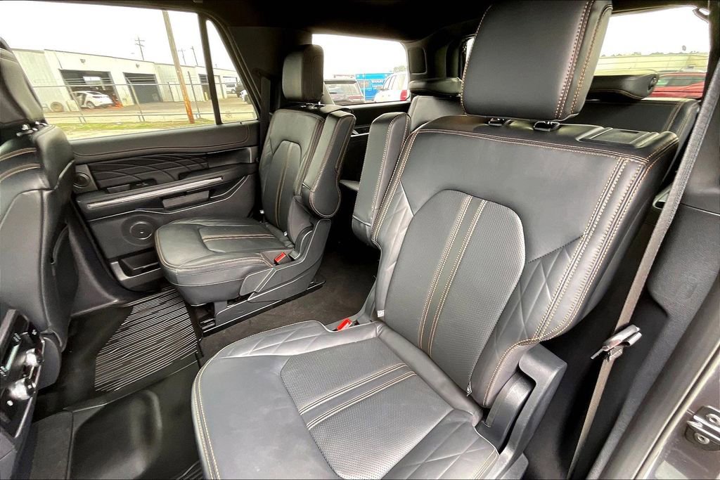 Used 2024 Ford Expedition Platinum AWD/4WD image 19