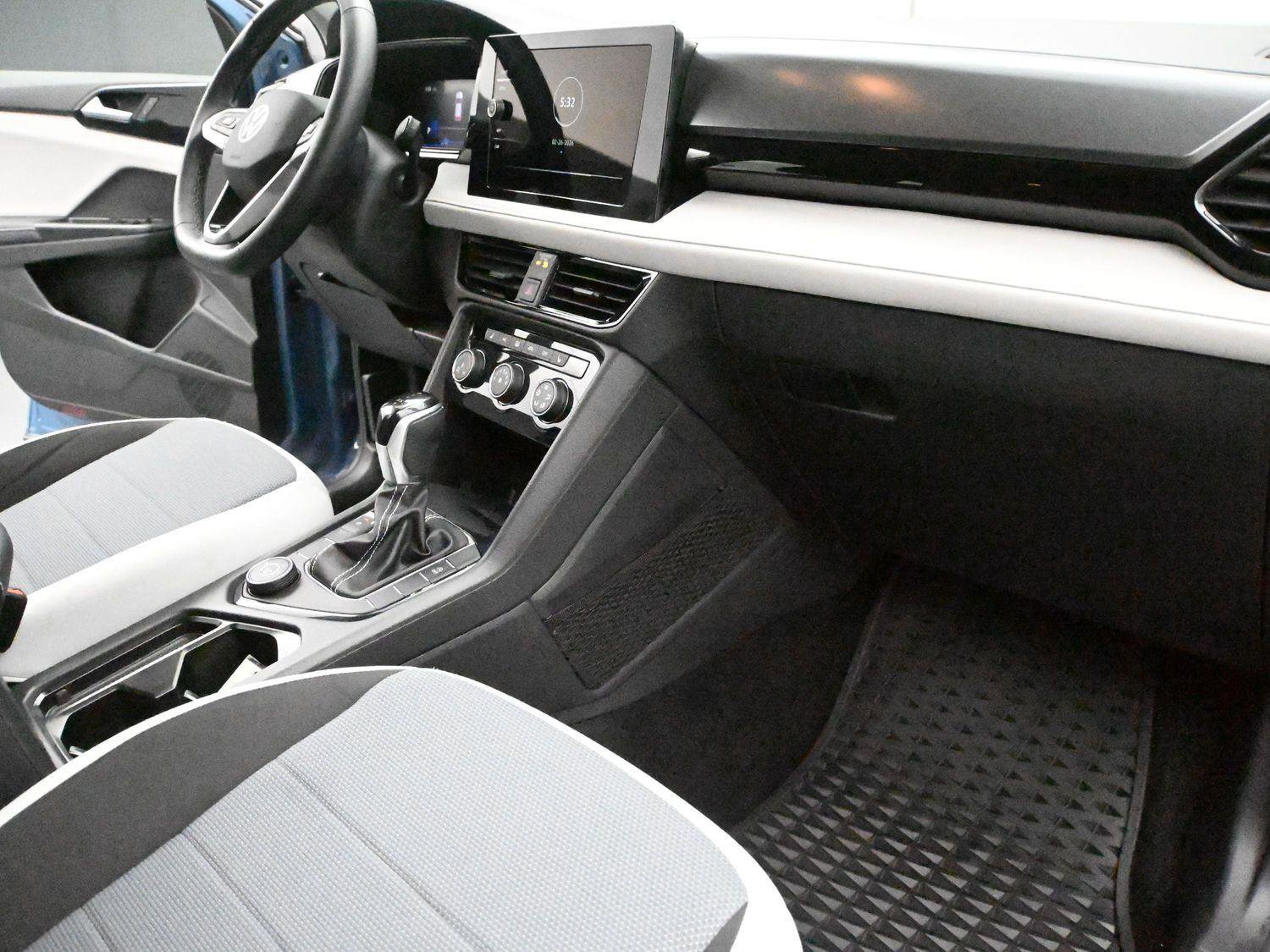 Certified 2025 Volkswagen Taos S AWD/4WD image 19