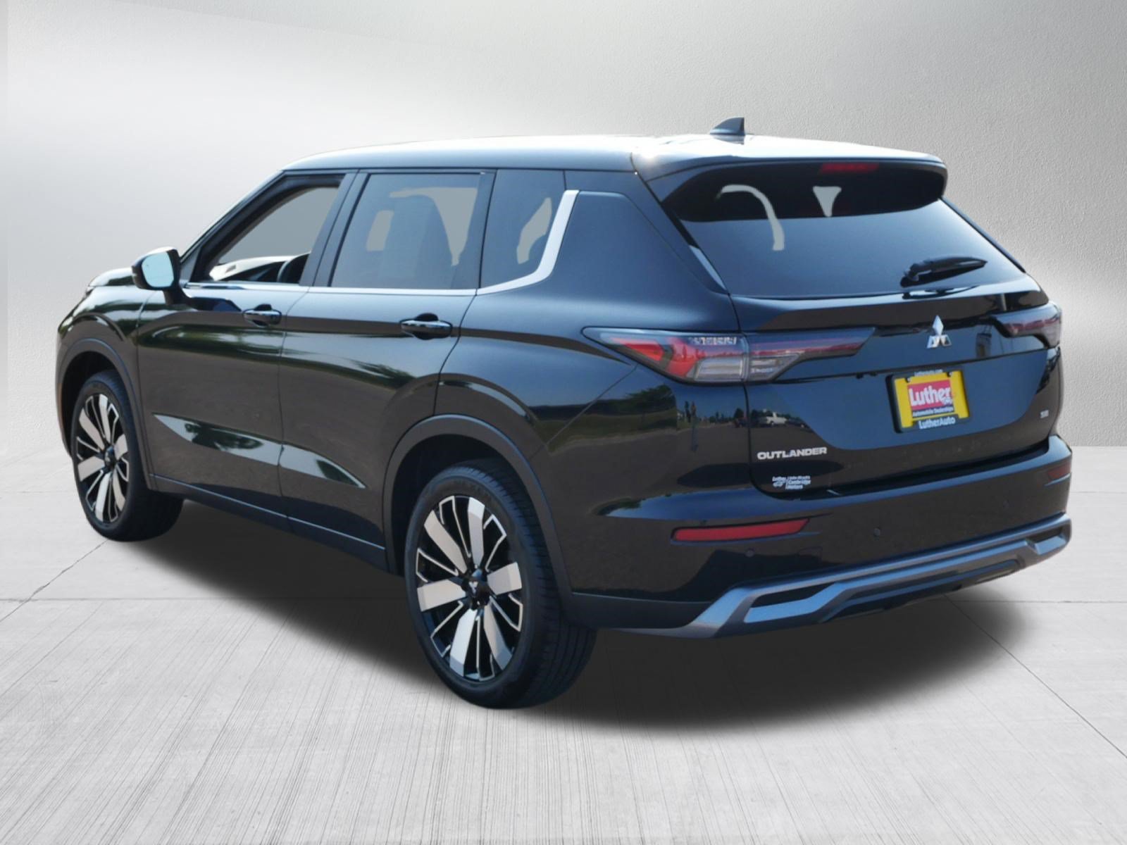 Used 2025 Mitsubishi Outlander SE AWD/4WD image 5