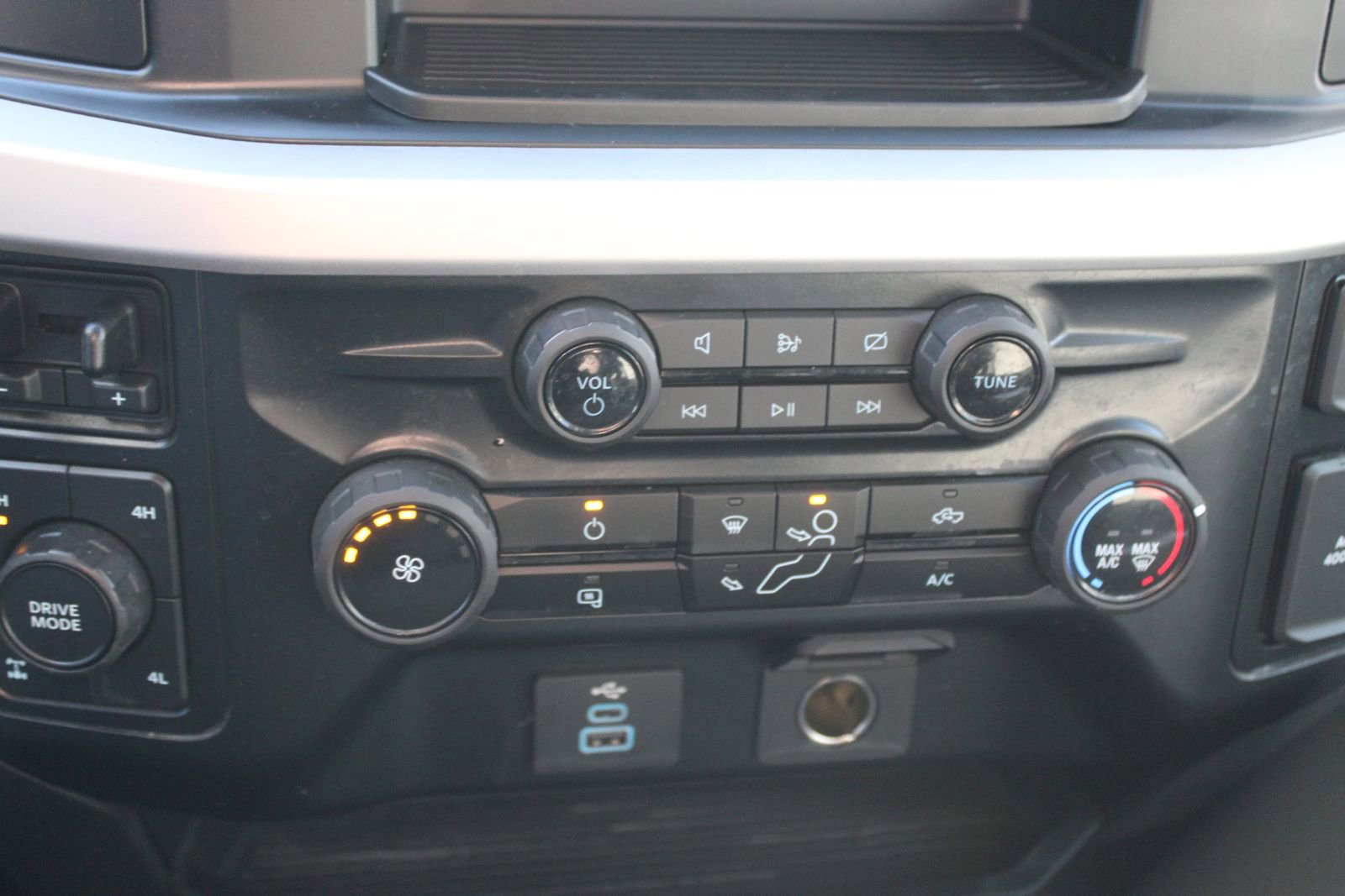 Used 2024 Ford F250 XL w/ STX Appearance Package image 29