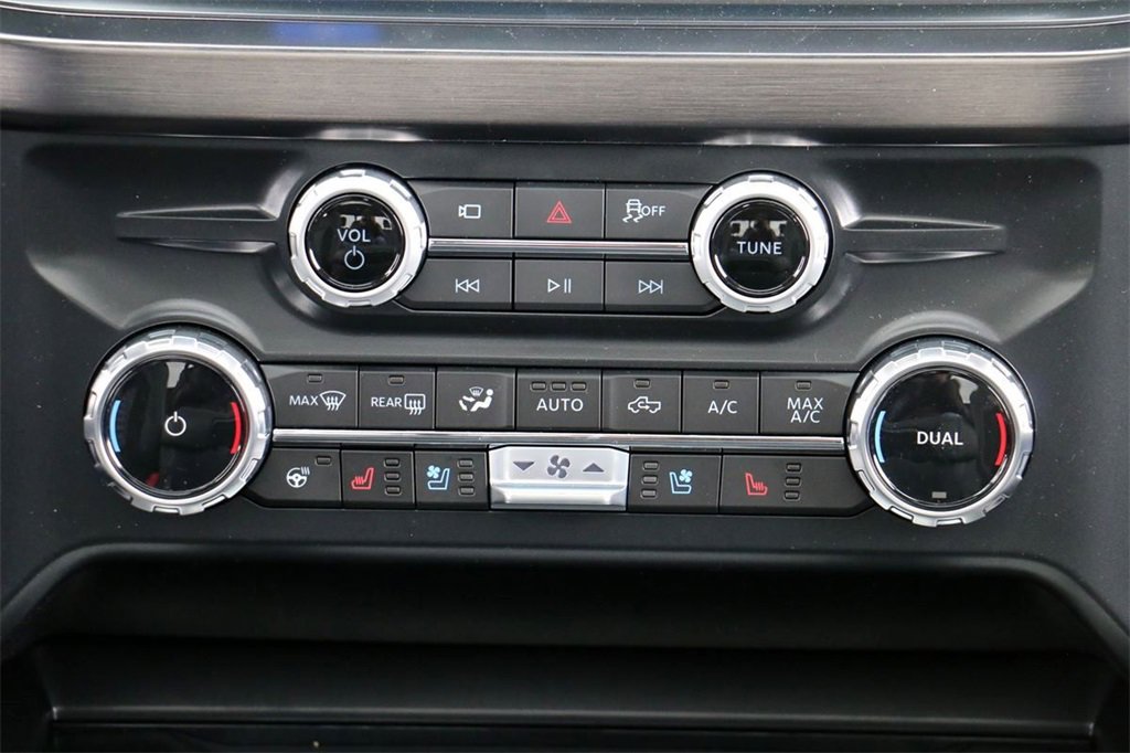 New 2026 Ford F250 Lariat w/ Black Appearance Package image 31