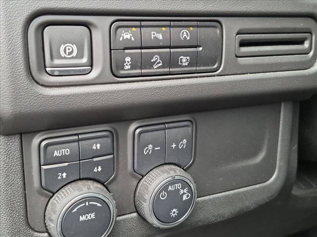 Used 2024 Chevrolet Tahoe Z71 w/ Luxury Package AWD/4WD image 18