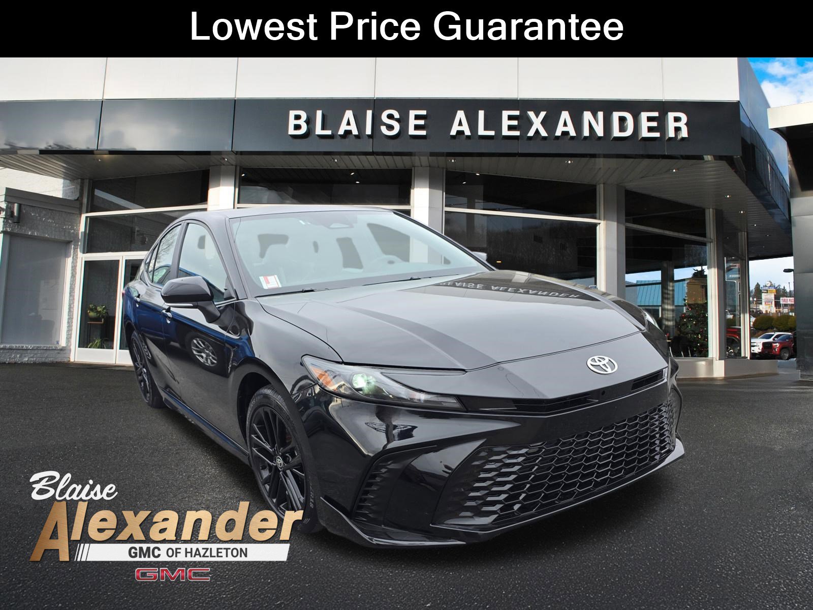 Used 2025 Toyota Camry SE FWD image 1