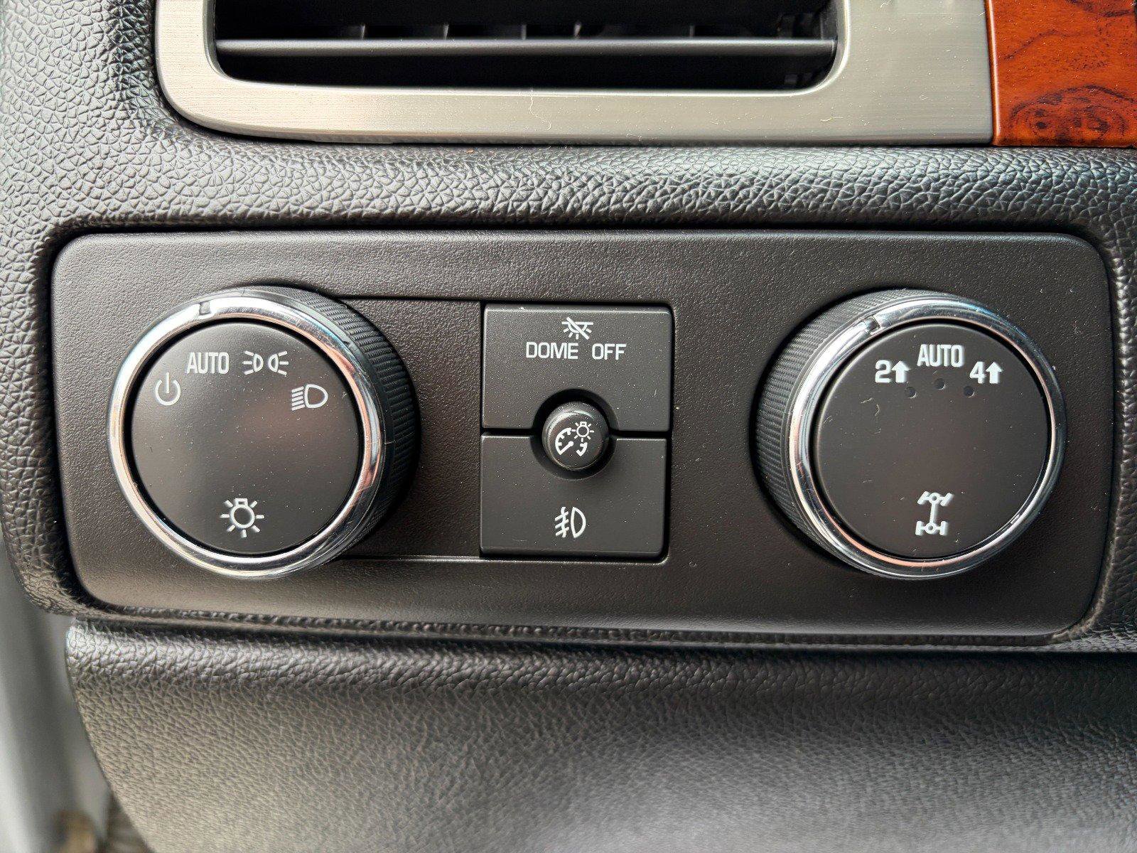 Used 2010 Chevrolet Suburban LT image 11