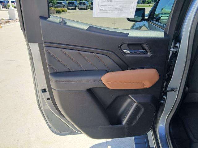 Certified 2024 GMC Canyon AT4 w/ AT4 Premium Package AWD/4WD image 14
