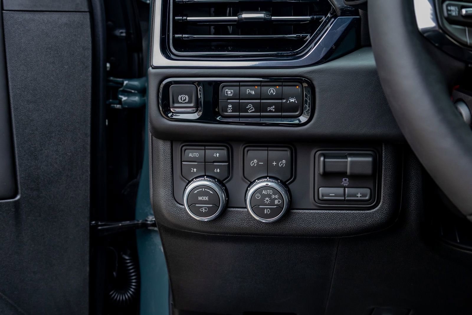 Used 2026 GMC Yukon XL AT4 Ultimate w/ LPO, Floor Liner Package image 22