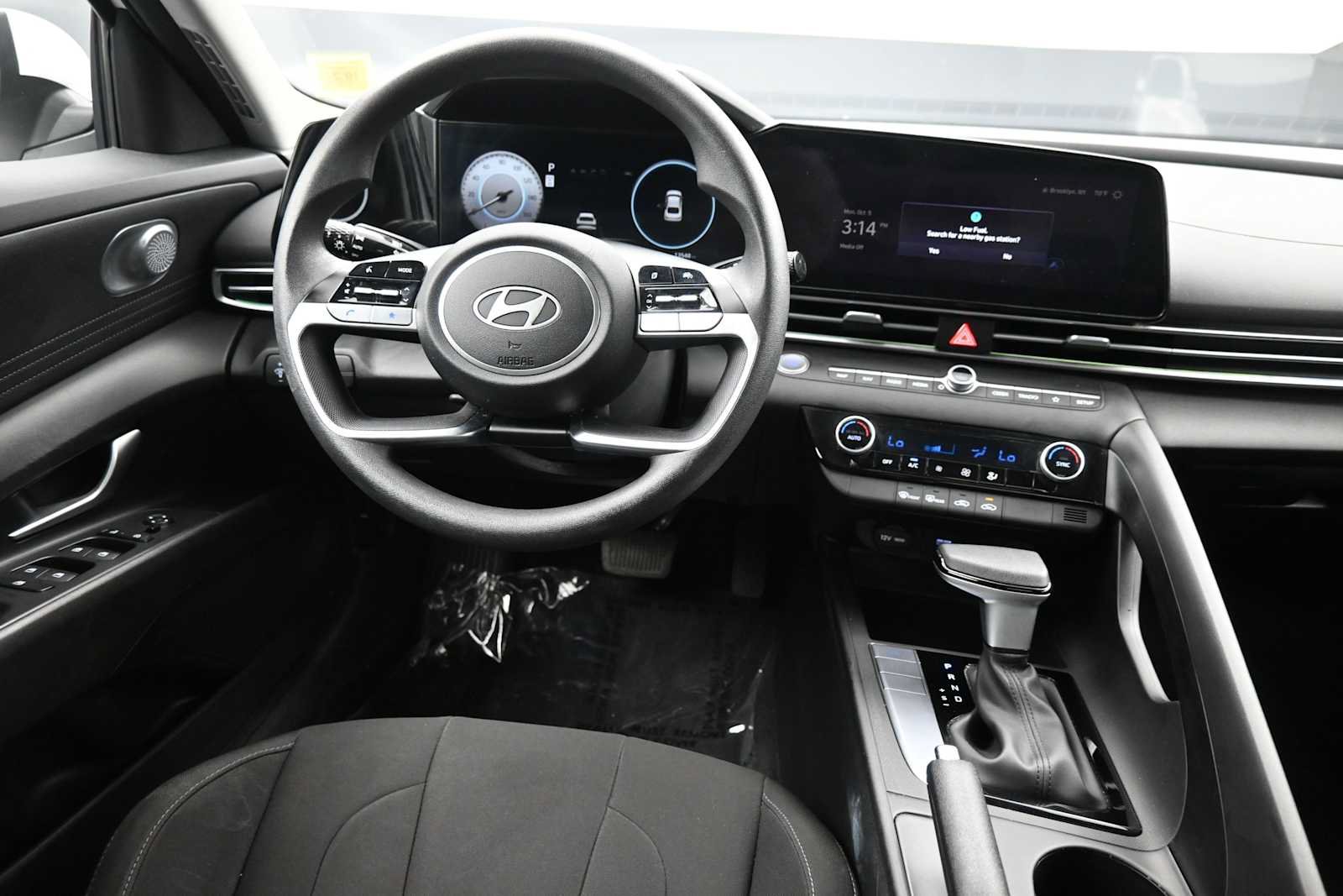 Certified 2024 Hyundai Elantra SEL FWD image 18