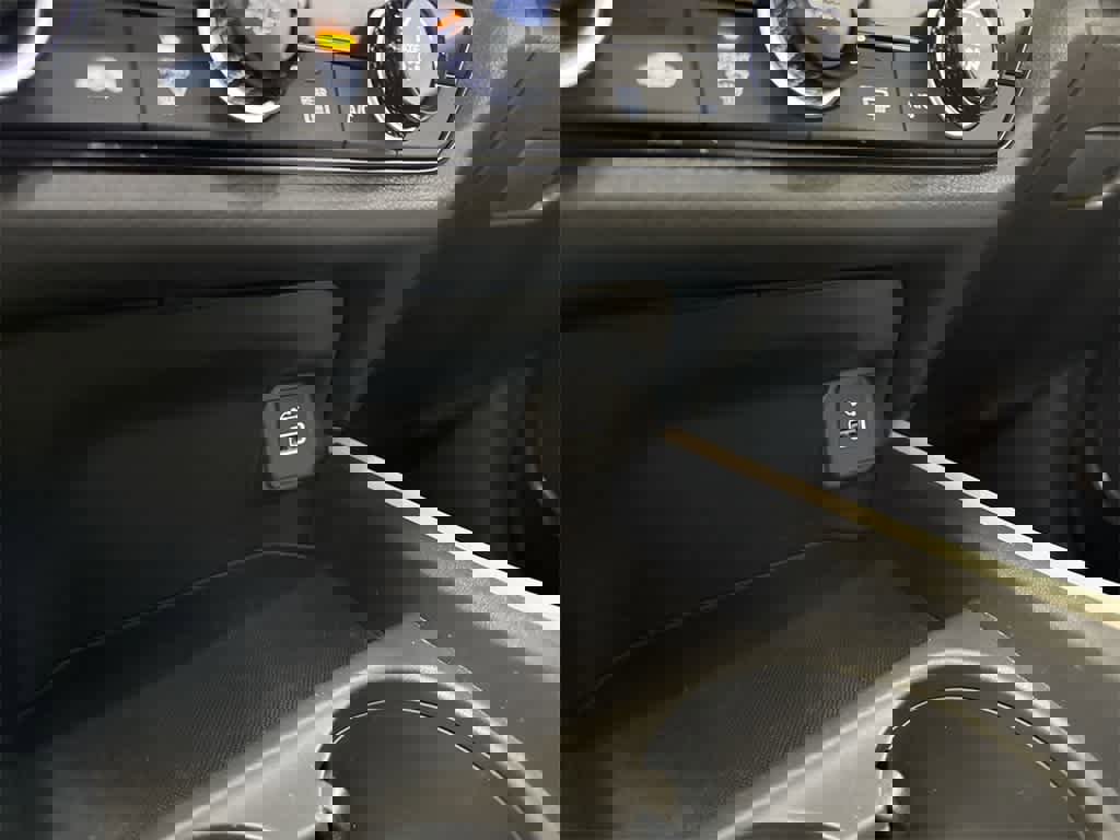 Certified 2025 Honda HR-V LX image 30