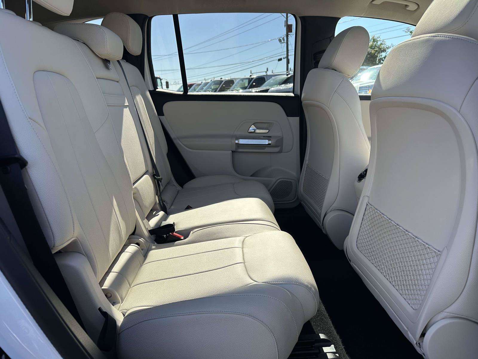 Used 2023 Mercedes-Benz GLB 250 4MATIC w/ Premium Package image 29