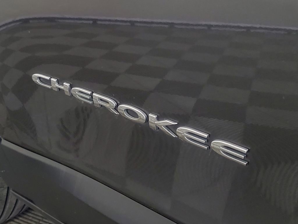 Used 2016 Jeep Cherokee Limited AWD/4WD image 6