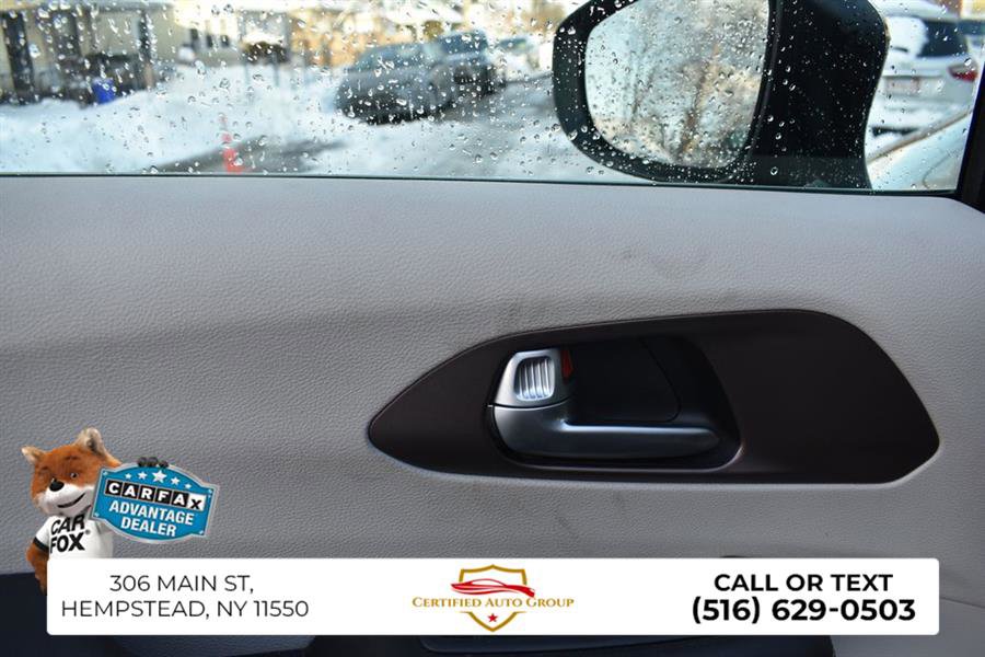 Used 2024 Chrysler Voyager LX image 11