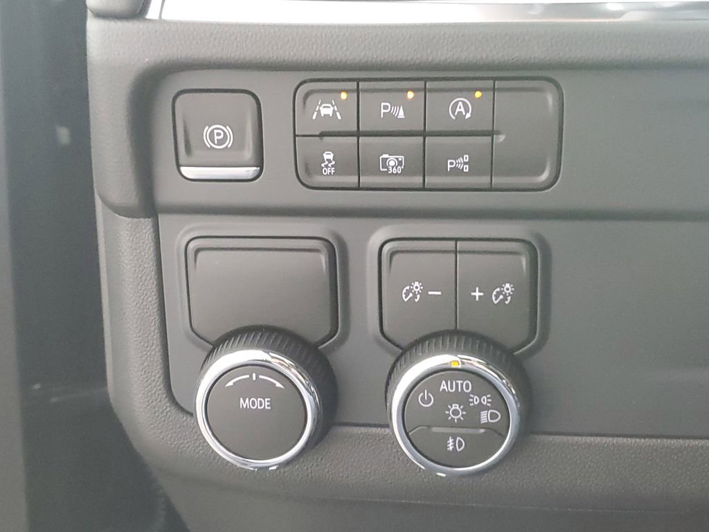 New 2026 Chevrolet Suburban LT w/ Comfort Package image 25