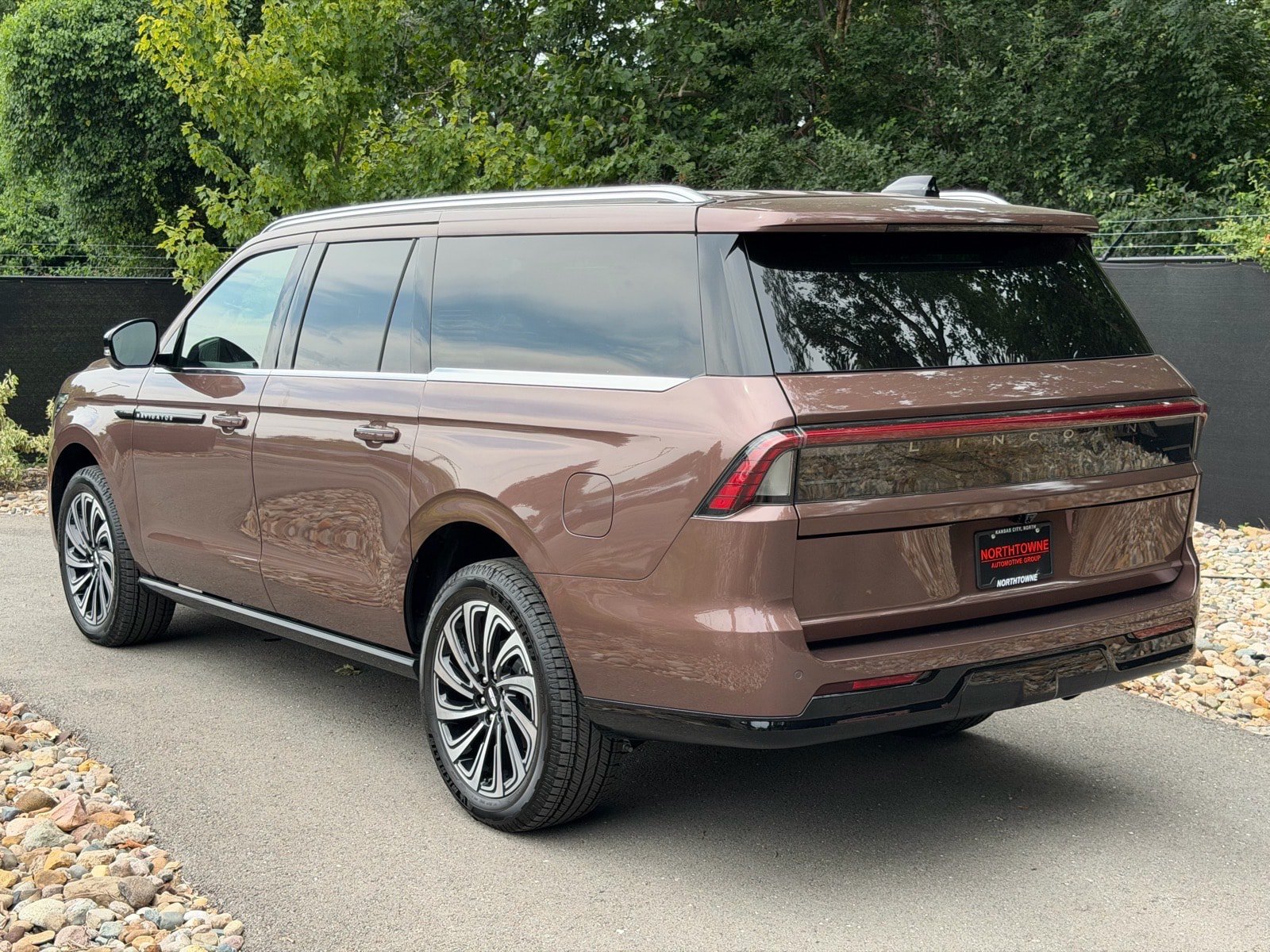 New 2027 Lincoln Navigator L Black Label AWD/4WD image 3