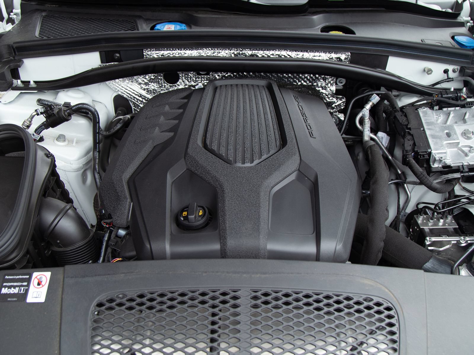 Used 2026 Porsche Macan AWD/4WD image 28