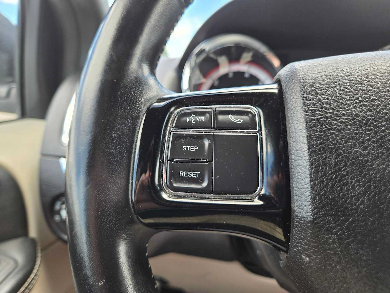 Used 2019 Dodge Grand Caravan SXT FWD image 33