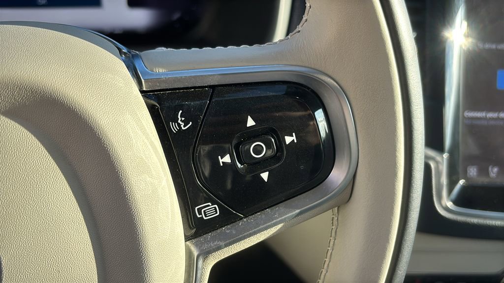 Used 2023 Volvo XC90 B5 Core w/ Climate Package image 17