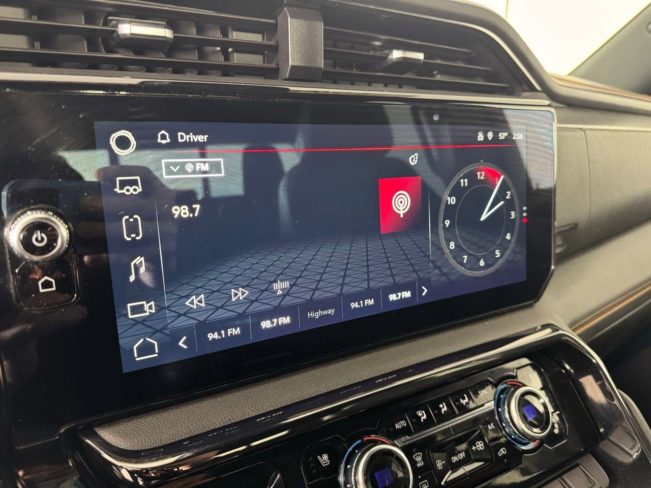 Used 2024 GMC Sierra 2500 AT4 w/ Technology Package image 18