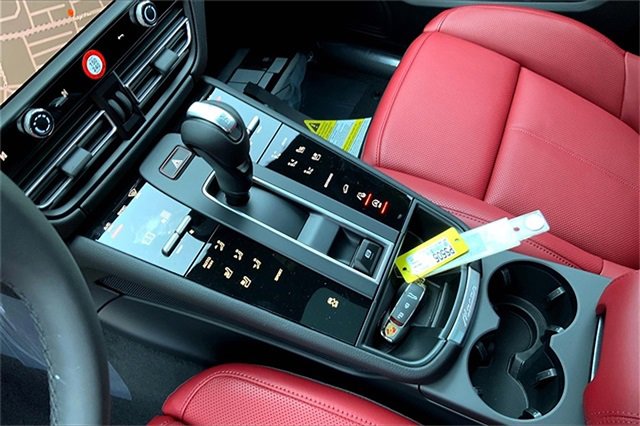 New 2025 Porsche Macan image 36