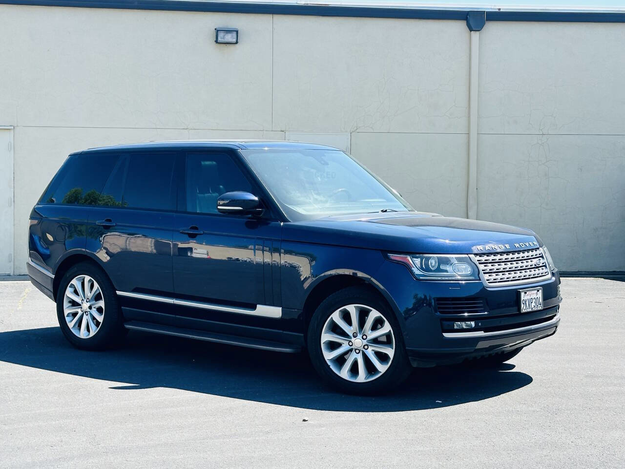 Used 2014 Land Rover Range Rover HSE AWD/4WD image 2