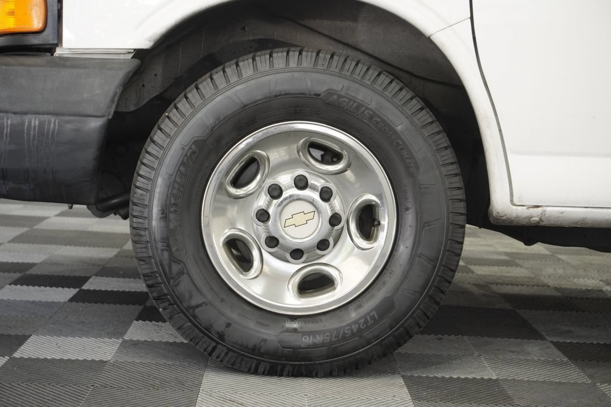 Used 2014 Chevrolet Express 3500 Extended RWD image 17