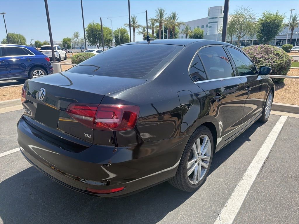 Used 2017 Volkswagen Jetta SE image 4