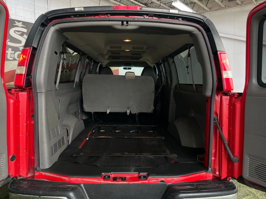 Used 2015 Chevrolet Express 3500 LS w/ Chrome Appearance Package image 10