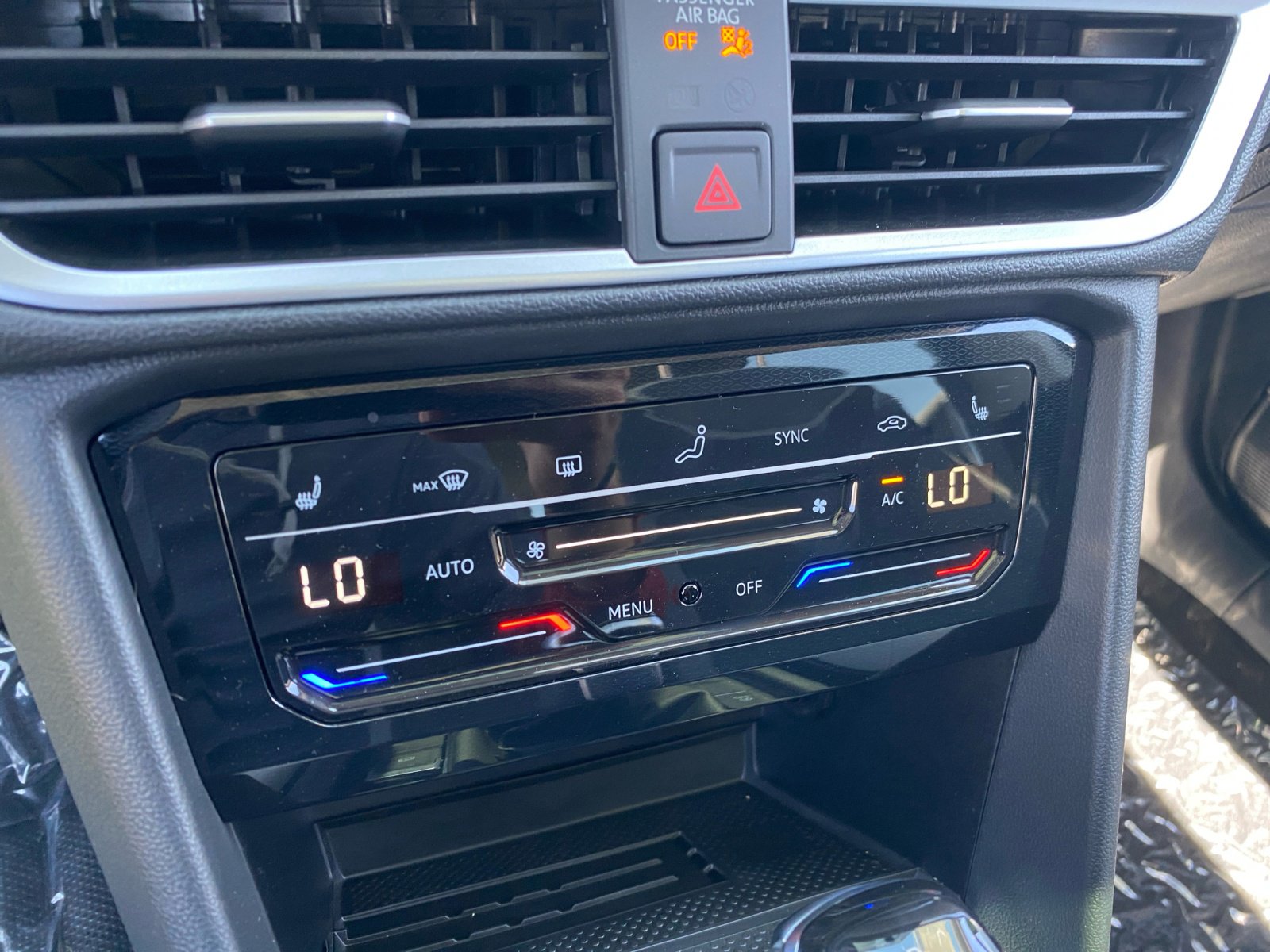 New 2025 Volkswagen Taos SE image 12