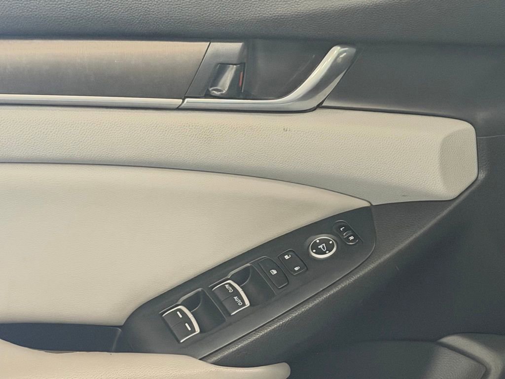 Used 2018 Honda Accord LX image 13