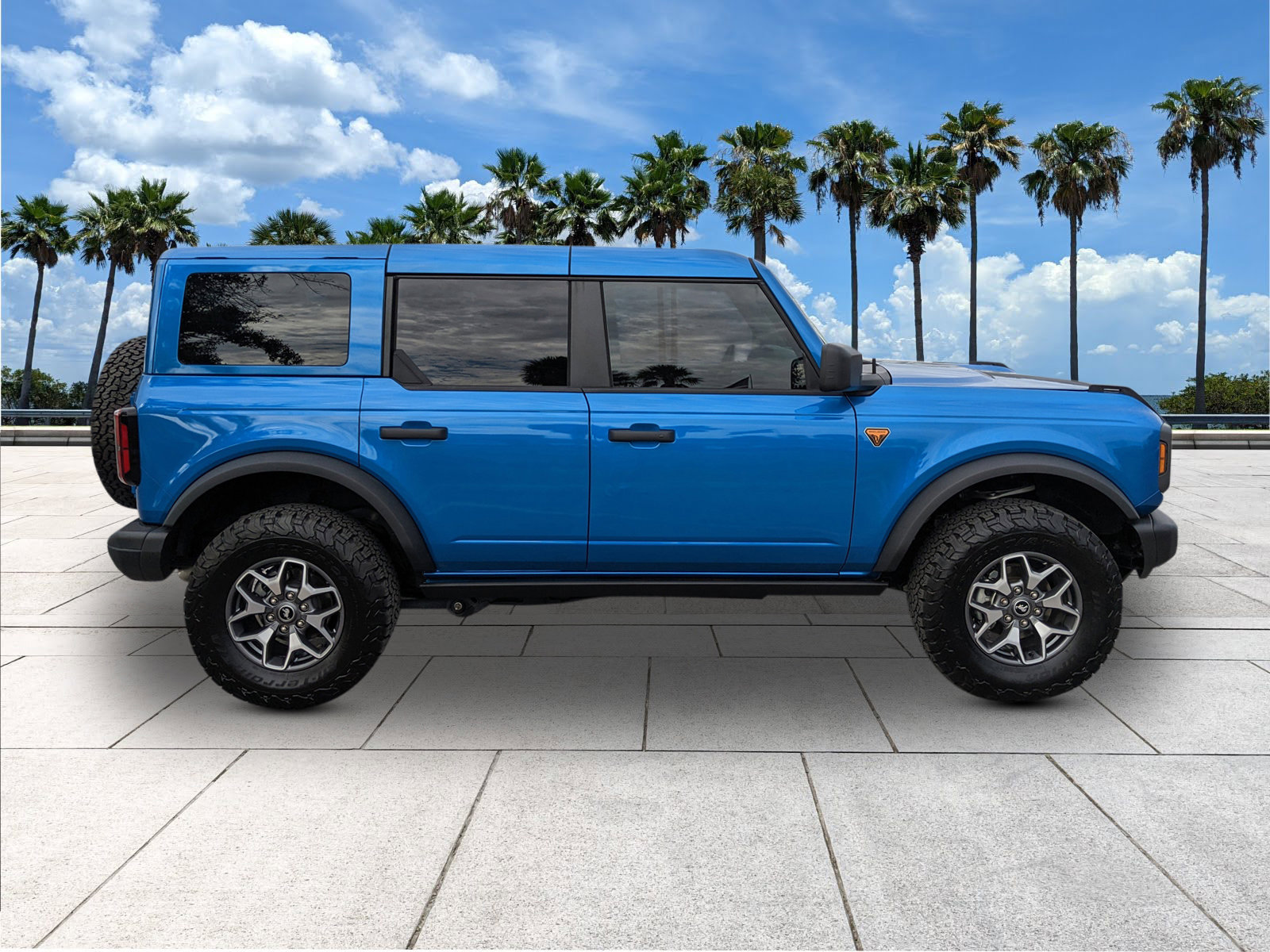 Used 2025 Ford Bronco Badlands image 9