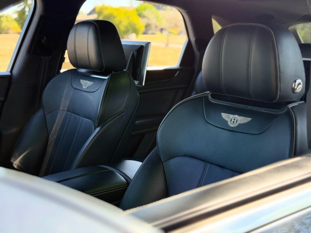 Used 2018 Bentley Bentayga AWD/4WD image 17