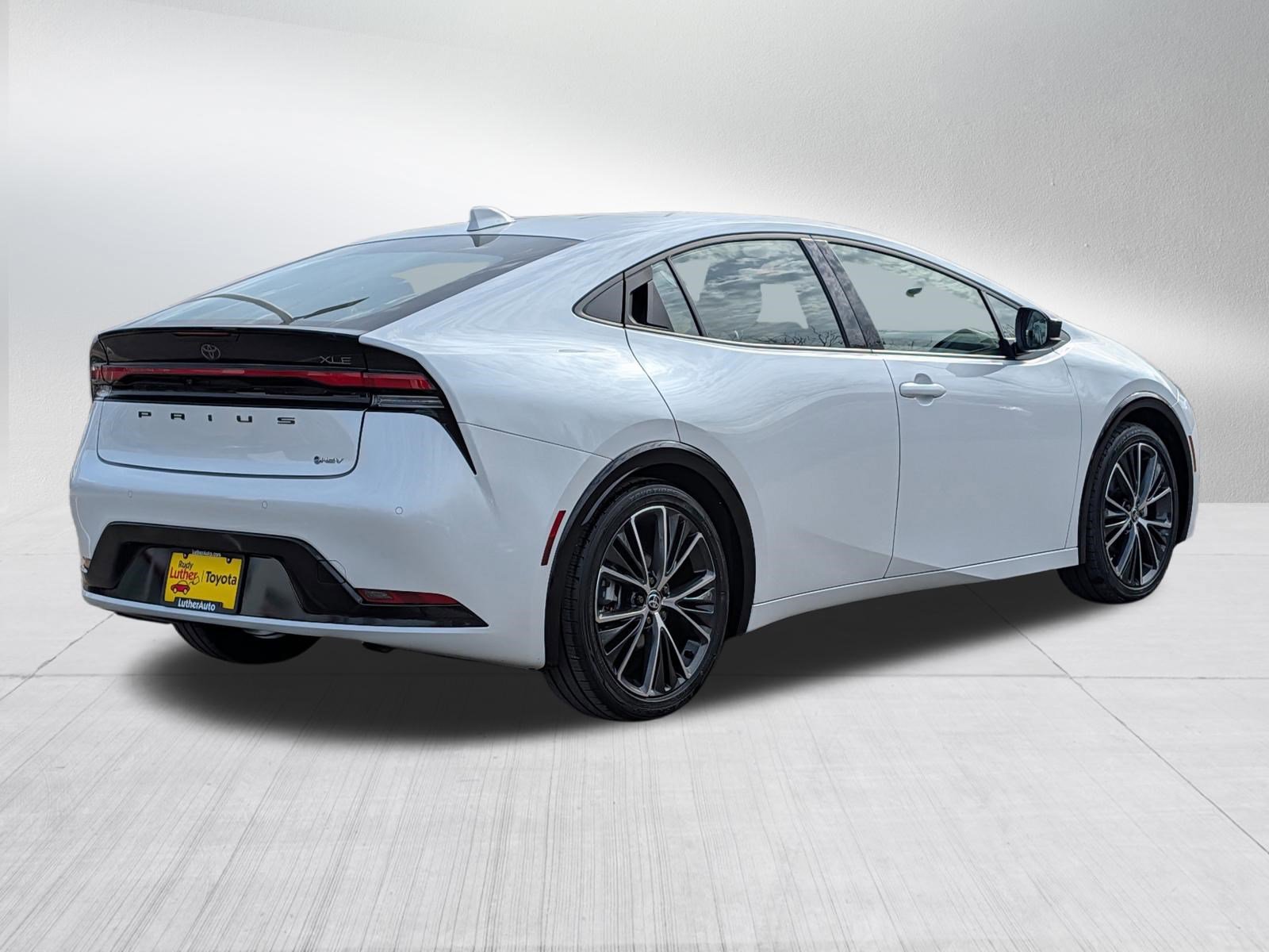 Used 2024 Toyota Prius XLE image 7