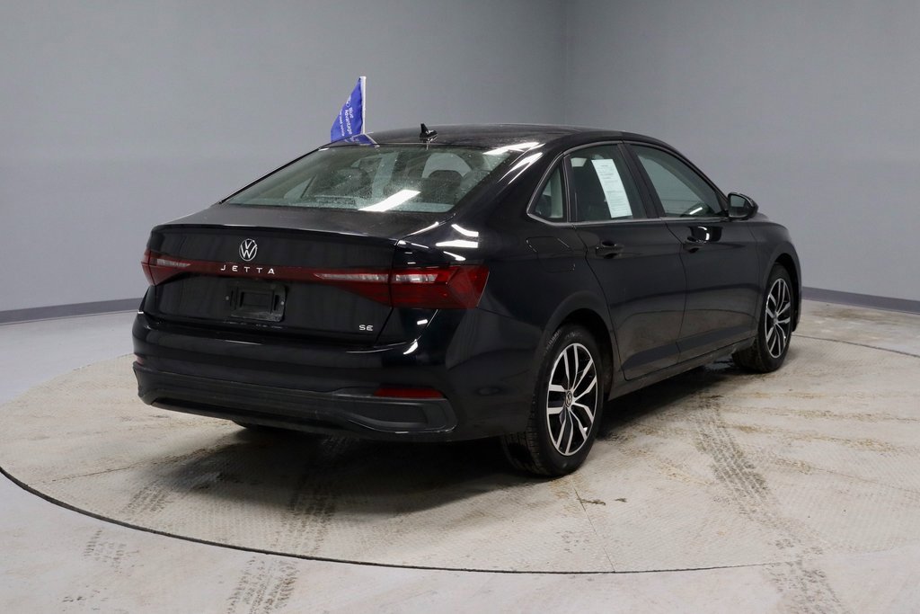Used 2025 Volkswagen Jetta SE image 11