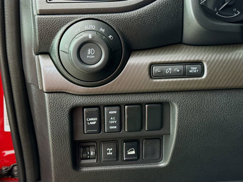 Used 2024 Nissan Titan PRO-4X w/ Pro-4x Convenience Package image 10