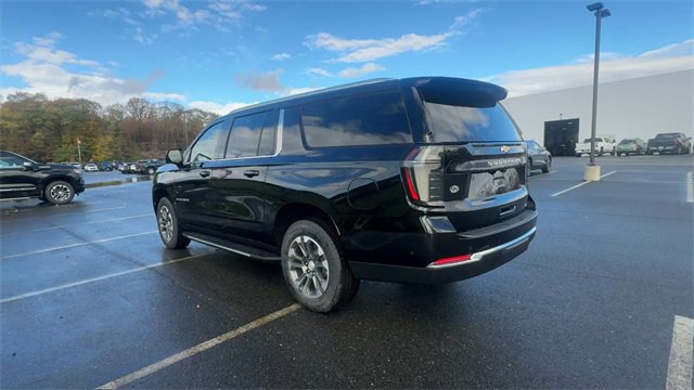 New 2026 Chevrolet Suburban LT image 6