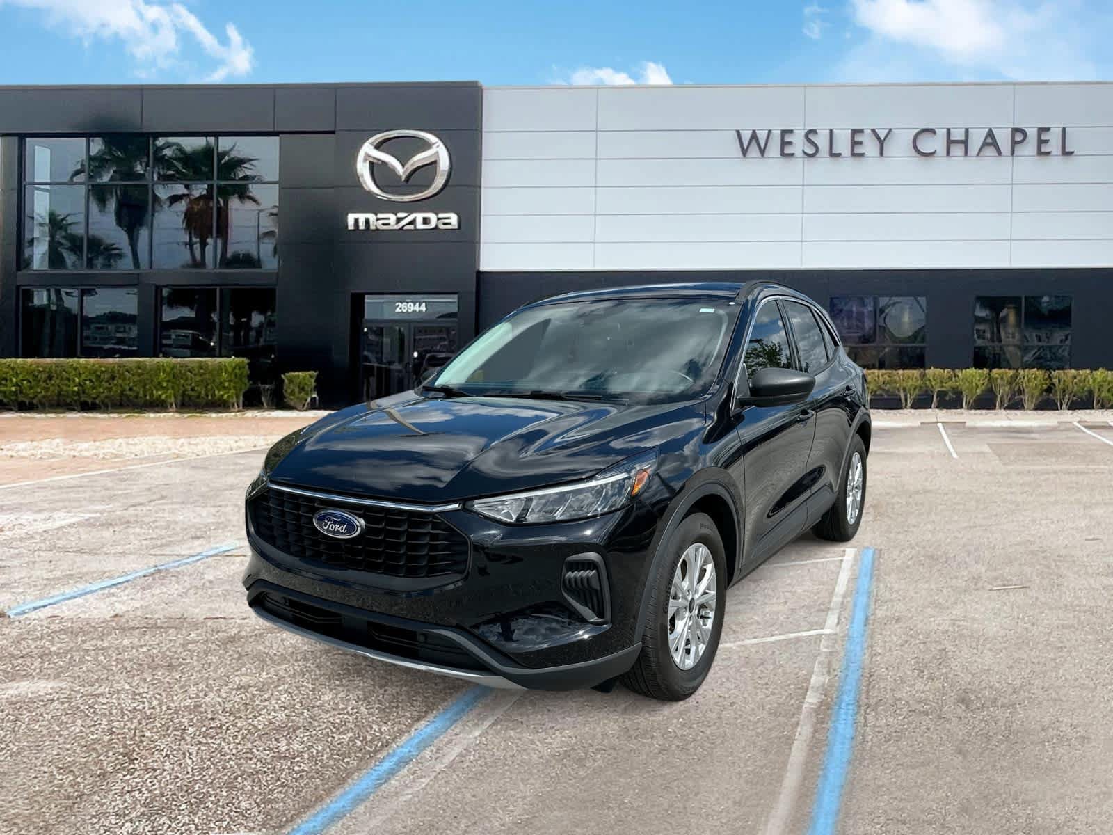 Used 2023 Ford Escape Active w/ Tech Pack #1 FWD image 1