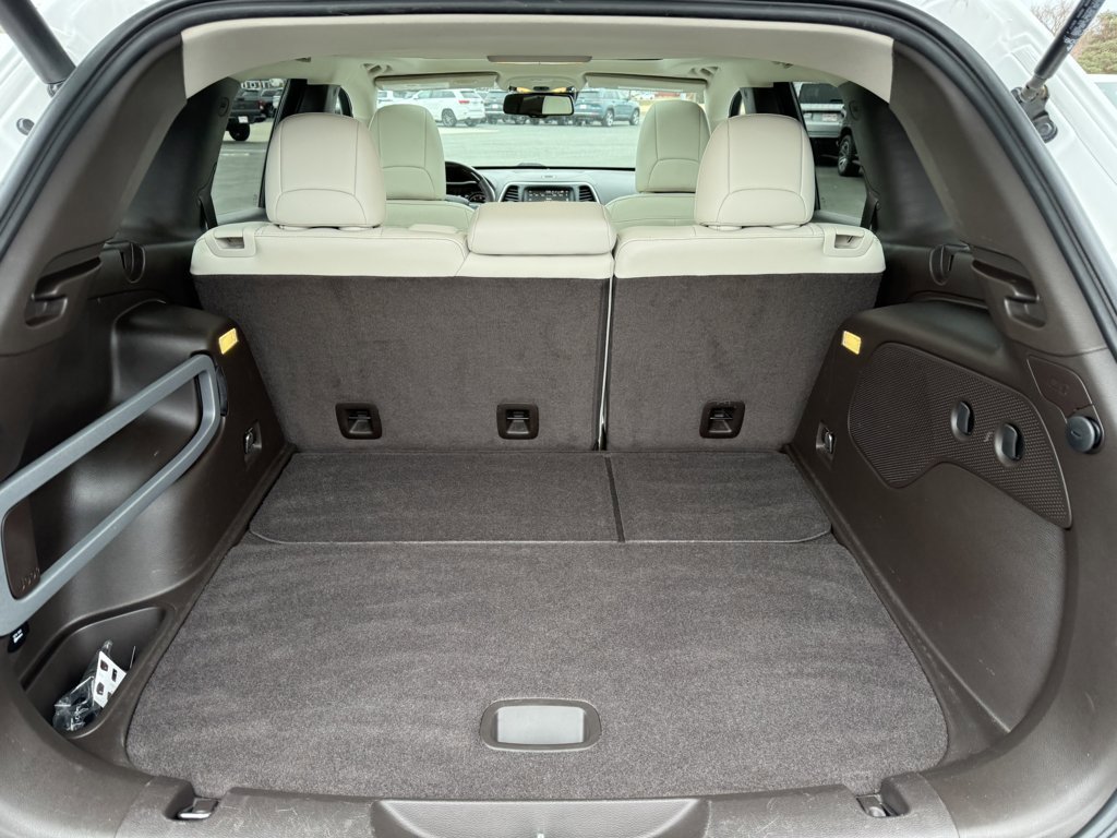 Used 2018 Jeep Cherokee Overland w/ Technology Group image 12