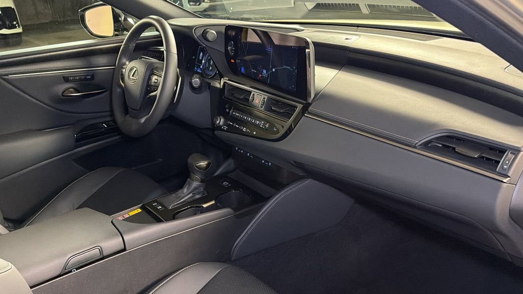 Used 2025 Lexus ES 300h w/ Premium Package image 11