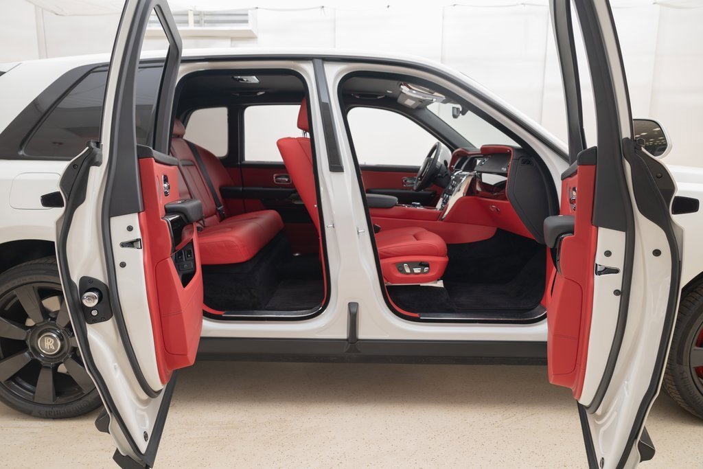 Used 2023 Rolls-Royce Cullinan image 29