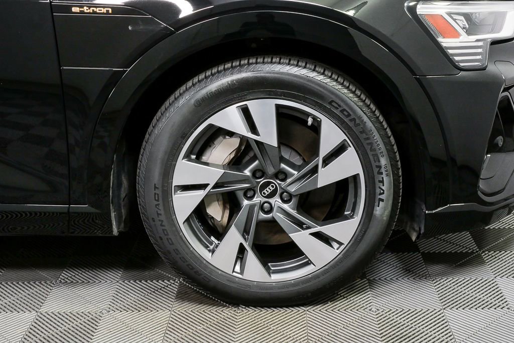 Certified 2022 Audi e-tron Premium image 38