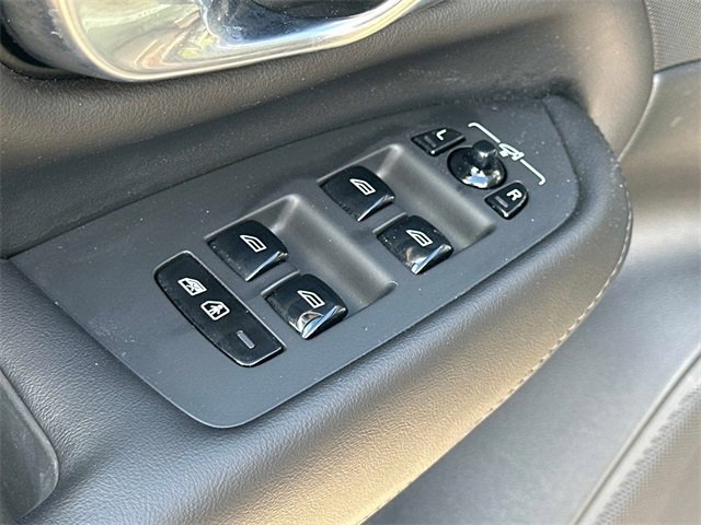 Used 2023 Volvo XC90 B6 Plus image 14