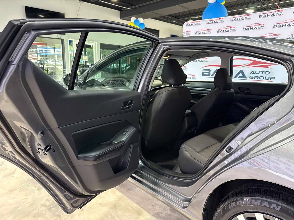 Used 2025 Nissan Altima 2.5 SV AWD/4WD image 37