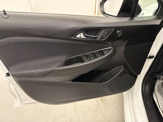 Used 2018 Chevrolet Cruze LT w/ Convenience Package FWD image 11