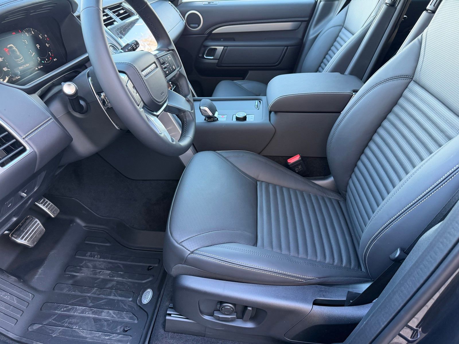 New 2026 Land Rover Discovery Limited Edition image 9